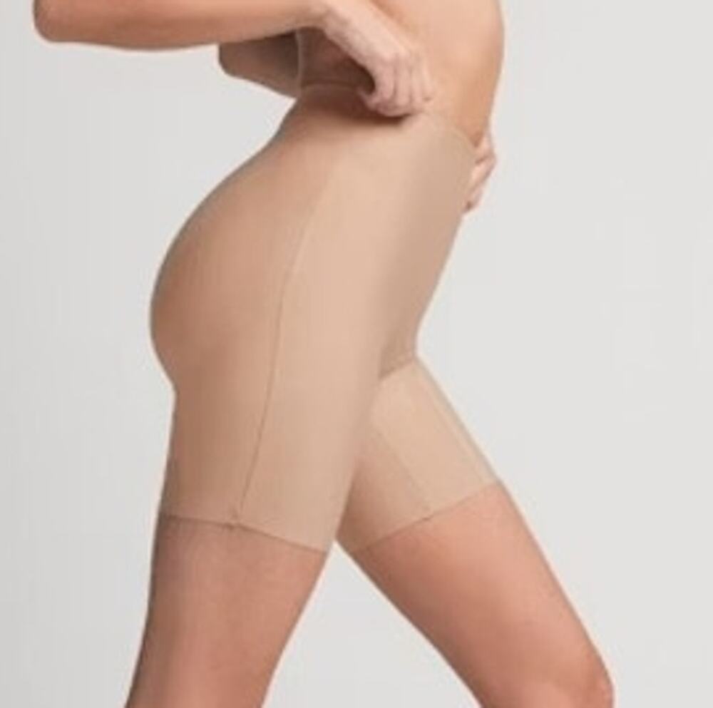 Nwt SKIMS Body Butt Enhancing Lift Shorts Women' s Size S
